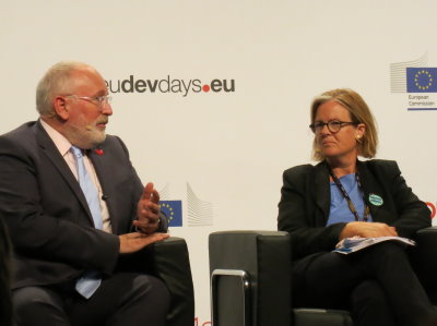 Frans Timmermans, erster Vizepräsident der EU Kommission aus den Niederlanden, und Carin Jämtin, die für die schwedische Entwicklungszusammenarbeit (SIDA) zuständig ist